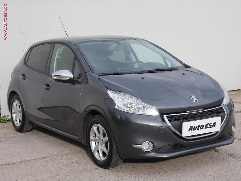 Peugeot 208 (2013) 1.2 VTi, AC, tempo, park - fotka 1 z 15