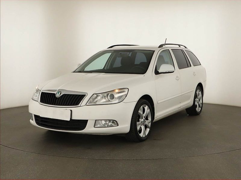Škoda Octavia (2011) 2.0 TDI, nová STK, Tažné - fotka 2 z 12