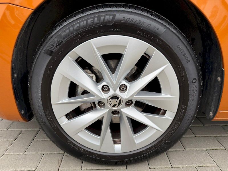 Škoda Octavia (2024) 1,5 TSI 110 KW Top Selection - fotka 35 z 35