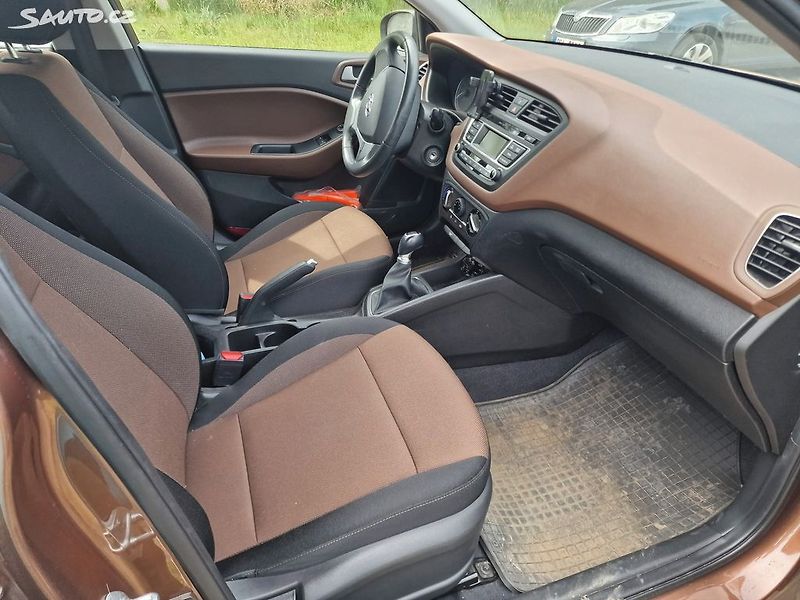 Hyundai i20 KUP CZ,KRÁSNÁ,1.MAJITEL,KOMISE - fotka 9 z 15