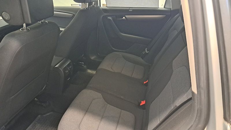 Volkswagen Passat (2012) VARIANT CL 2,0 TDI BMT 6G - fotka 13 z 23