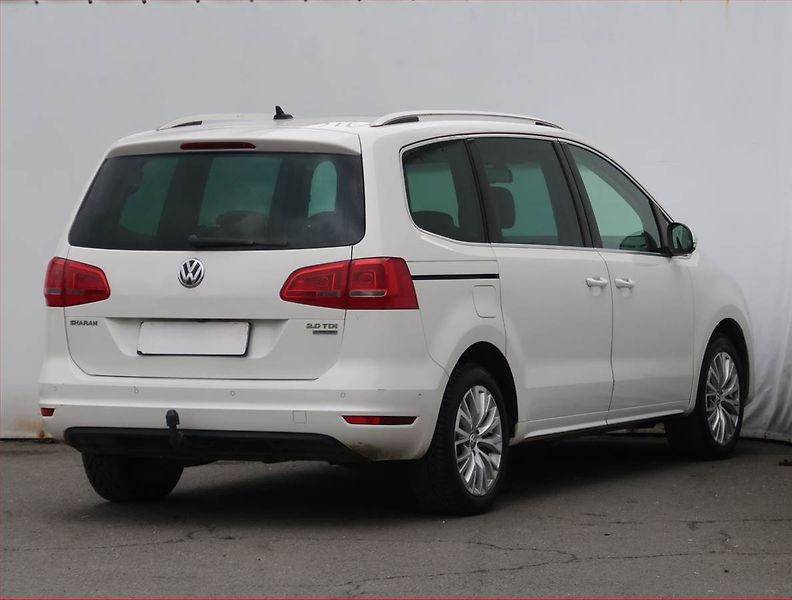 Volkswagen Sharan (2012) Highline 2.0 TDI BMT, Automat - fotka 5 z 25