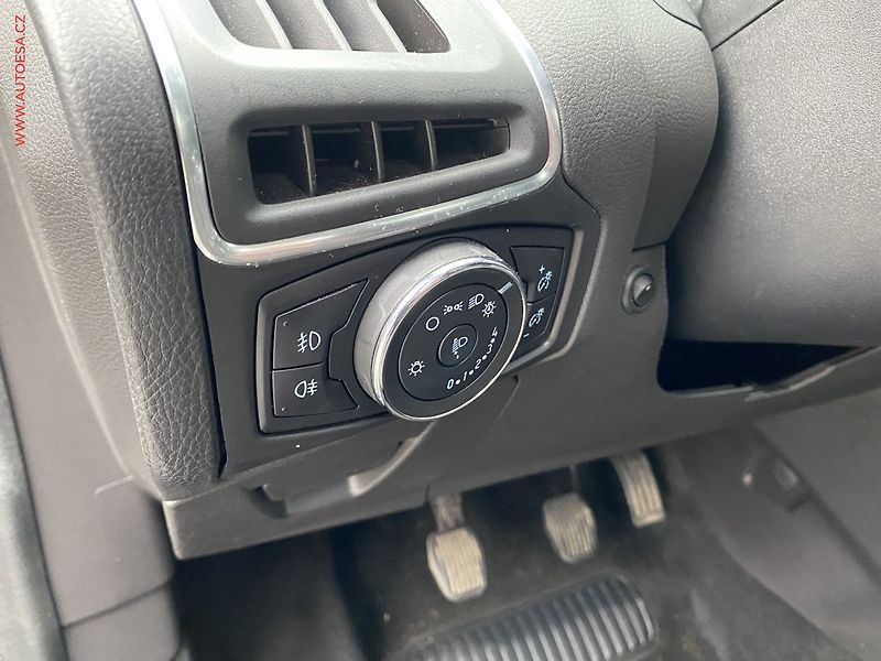 Ford Focus (2014) 1.6 TDCi, ČR, Titanium, navi - fotka 15 z 19