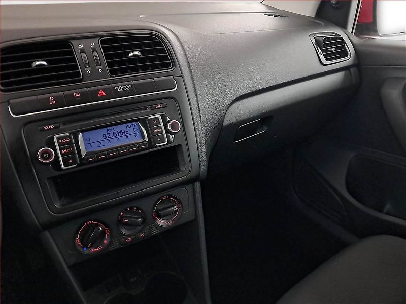 Volkswagen Polo (2010) 1.2 12V, nová STK, jezdí dobře - fotka 12 z 17