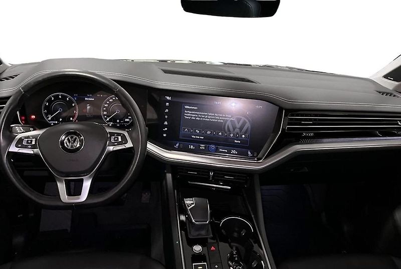 Volkswagen Touareg 3.0 V6 TSI AWD Pano  - fotka 8 z 20