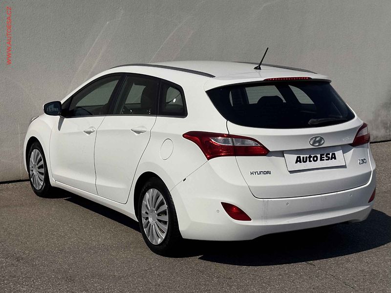 Hyundai i30 (2015) 1.6GDi, 2.maj,ČR, AC, tempo - fotka 4 z 14