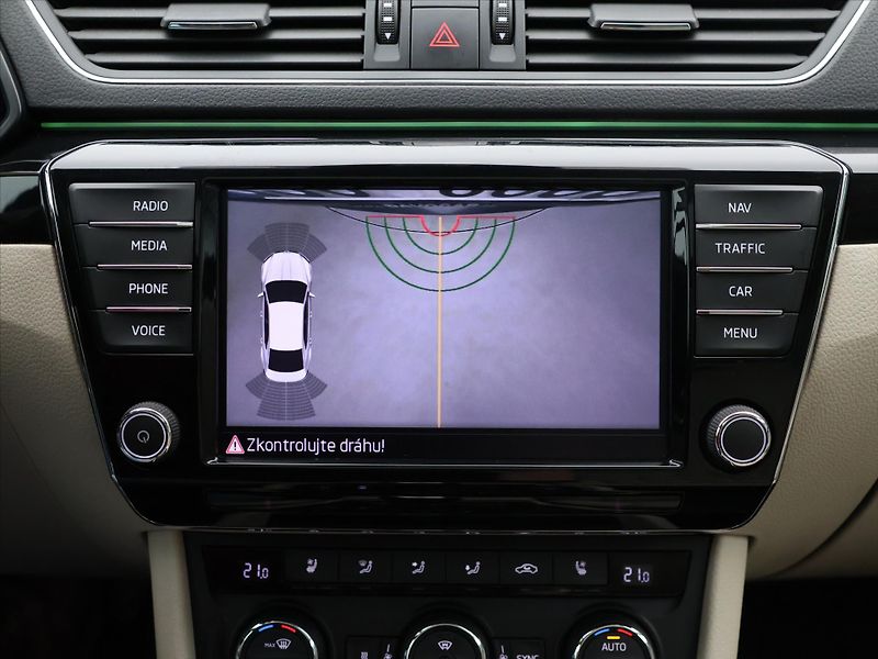 Škoda Superb 2,0 TSI 206kW DSG 4x4 CZ L&K - fotka 35 z 45