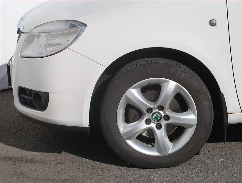 Škoda Fabia (2010) Elegance 1.2 12V, nová STK - fotka 14 z 18