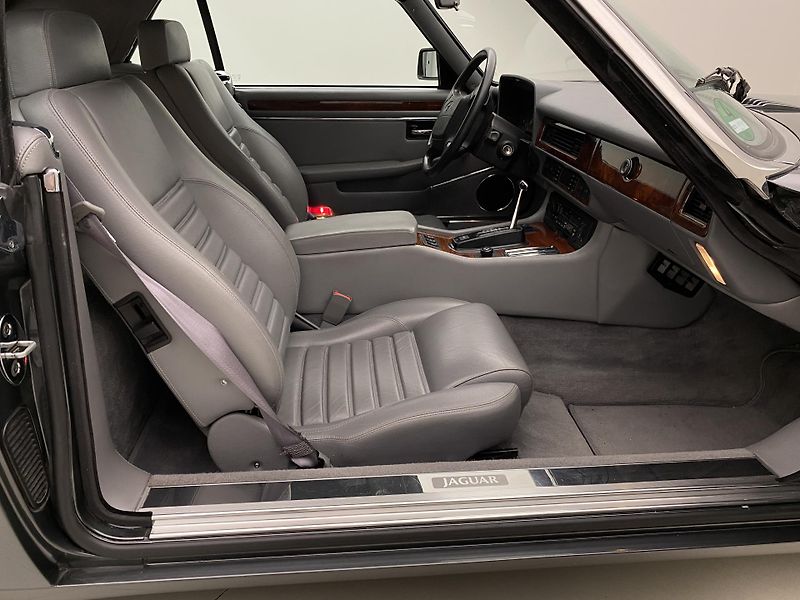 Jaguar XJS CONVERTIBLE 4.0 R6 AUT 1.maj - fotka 20 z 42