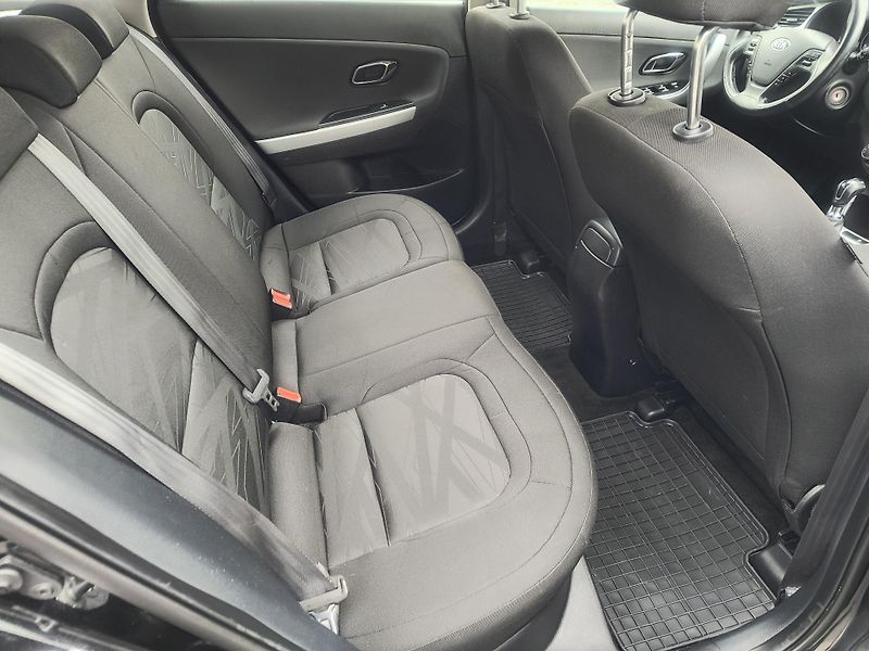 Kia Ceed (2013) 1.6 GDI 99KW/VYHŘ.VOLANT+SEDAD - fotka 19 z 49