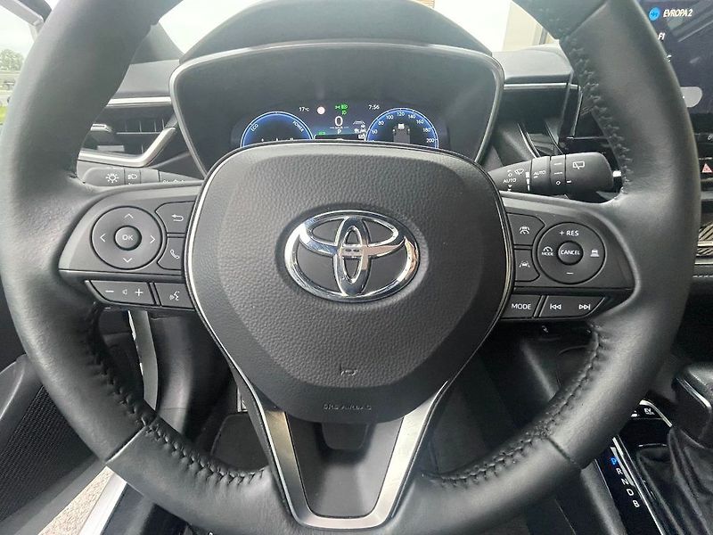 Toyota Corolla 1.8 Hybrid Comfort Business - fotka 19 z 28