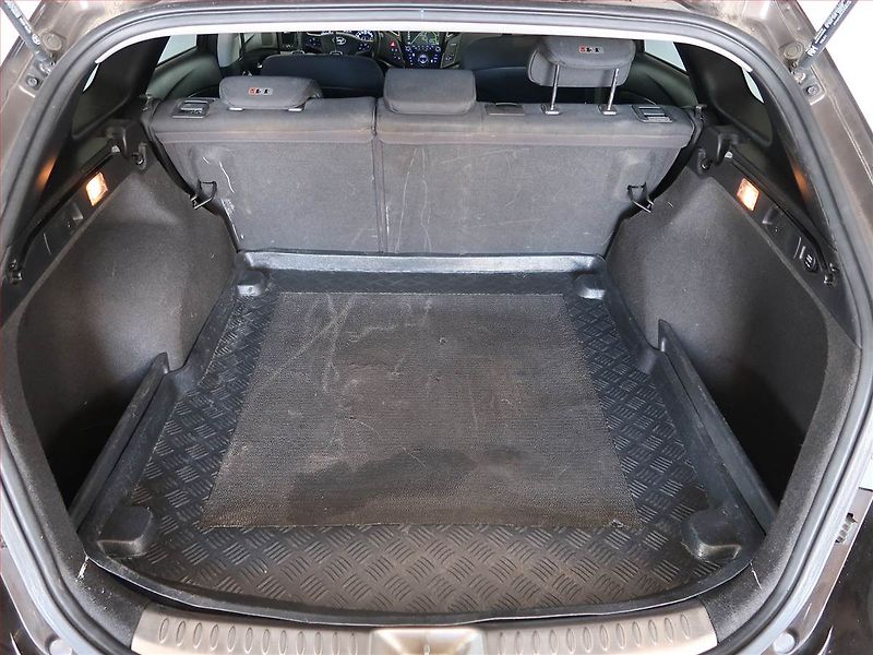 Hyundai i40 (2016) 1.7 CRDi, Navi, Tempomat - fotka 13 z 17
