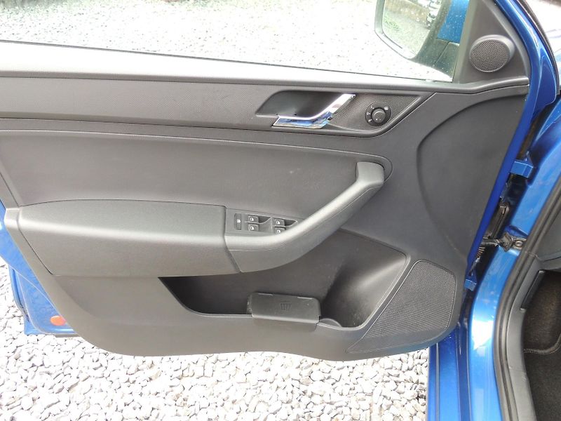 Škoda Rapid (2014) 1.2TSi,77kw,dobrá výbava,xenon - fotka 12 z 45