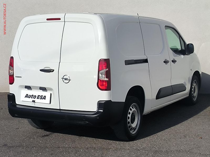Opel Combo (2022) 1.5CDTi MAXi XL, Edition - fotka 4 z 21