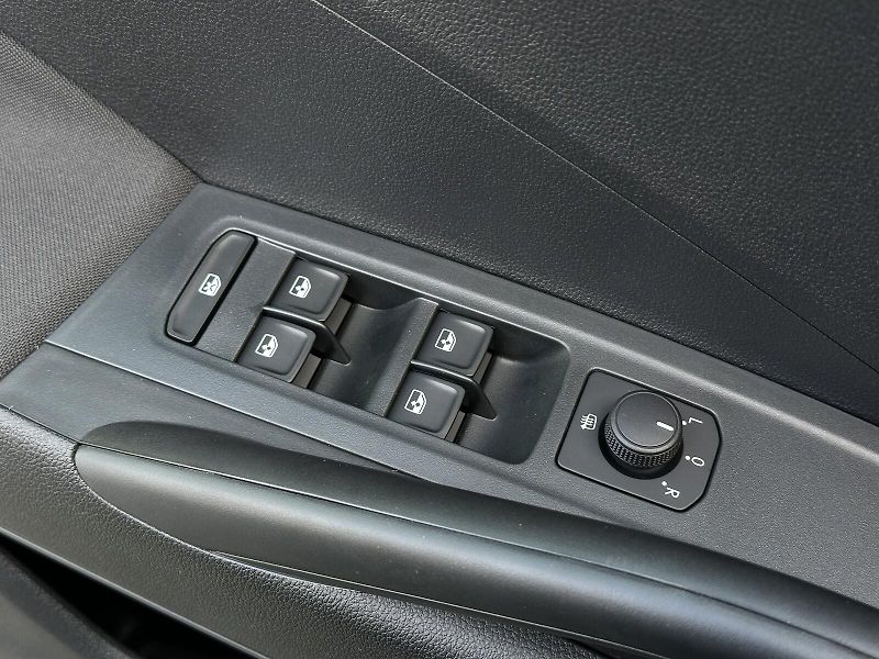 Škoda Fabia 1.0TSi Selection 95PS LED V.Co - fotka 13 z 37