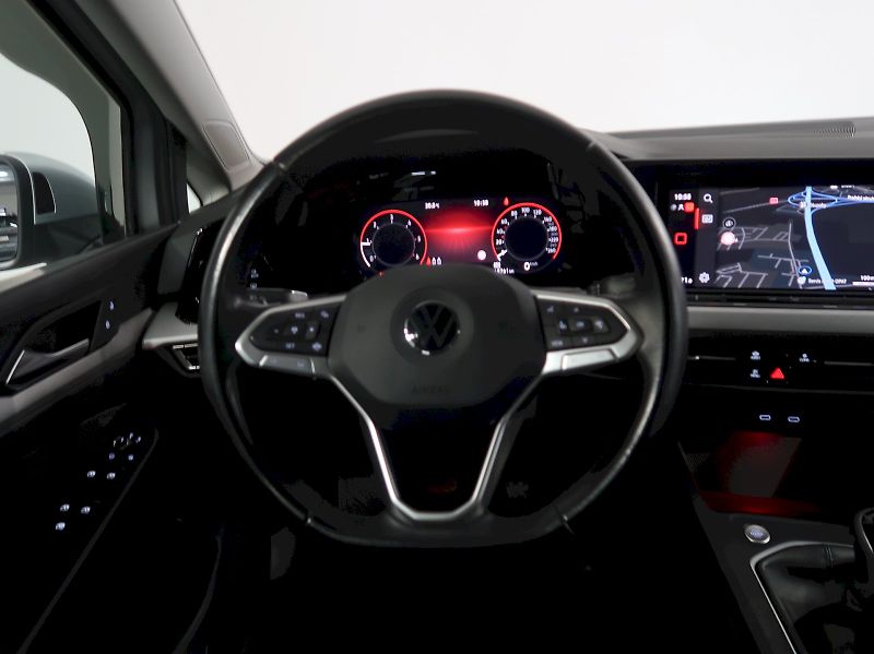 Volkswagen Golf (2021) LIFE 2.0TDI 85KW - fotka 16 z 38