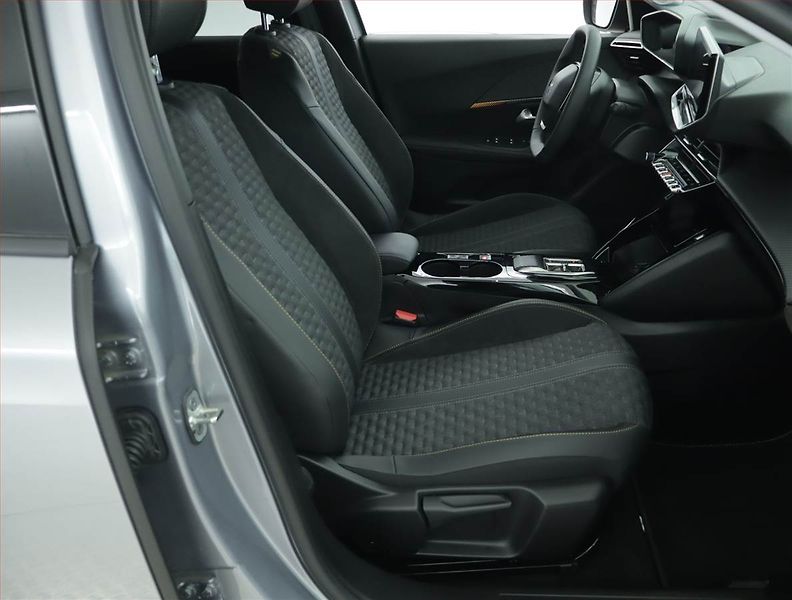 Peugeot 2008 (2022) 50 kWh, SoH 92% - fotka 9 z 19