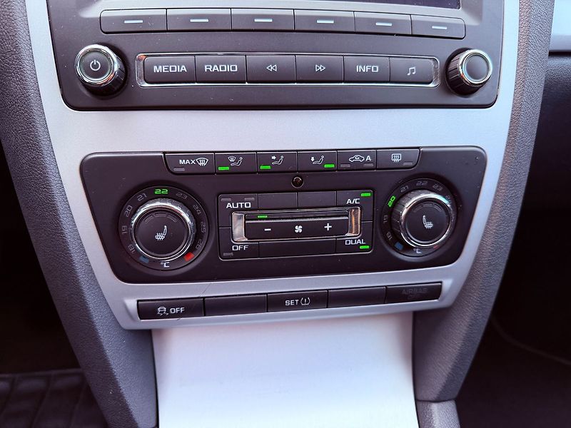 Škoda Octavia 1.4 TSi Elegance, Serviska - fotka 19 z 25