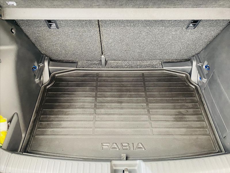 Škoda Fabia 1,0 MPI 59kW Selection - fotka 24 z 28