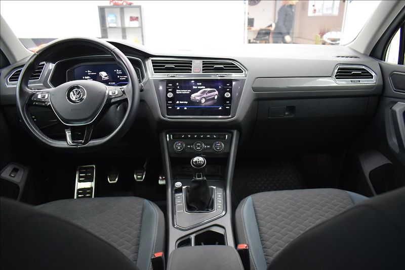 Volkswagen Tiguan 2,0 TDi, virtual,pano,navi, - fotka 18 z 44