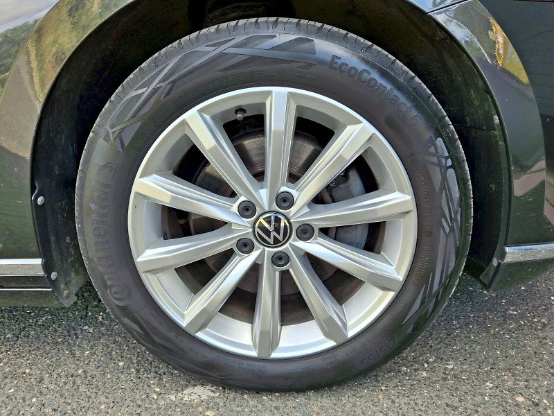 Volkswagen Passat (2023) Variant Elegance DSG 1,5TSi 11 - fotka 33 z 33
