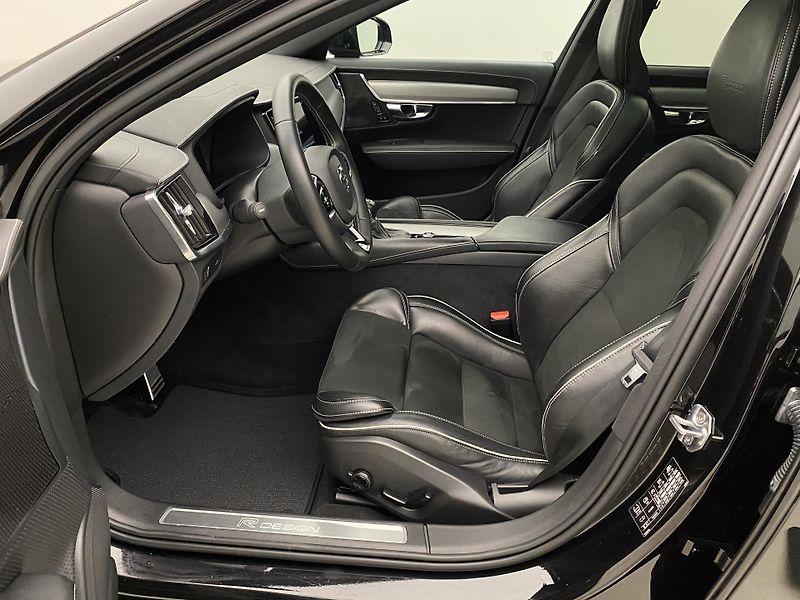 Volvo V90 D4 R-DESIGN AUT  - fotka 3 z 48