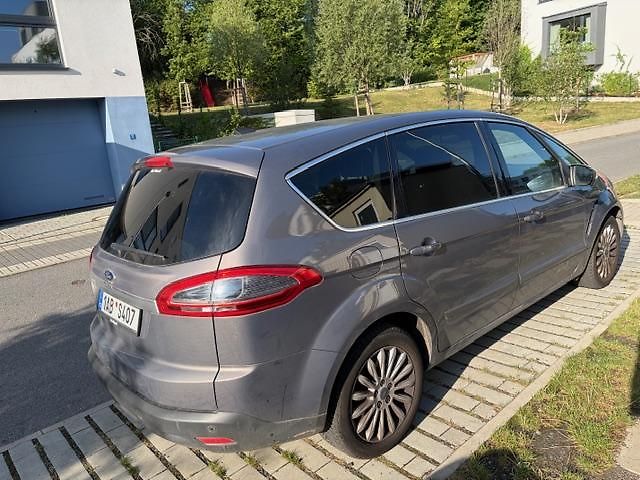 Ford S-MAX (2013) 2.0 Titanium, 7 míst - fotka 5 z 10