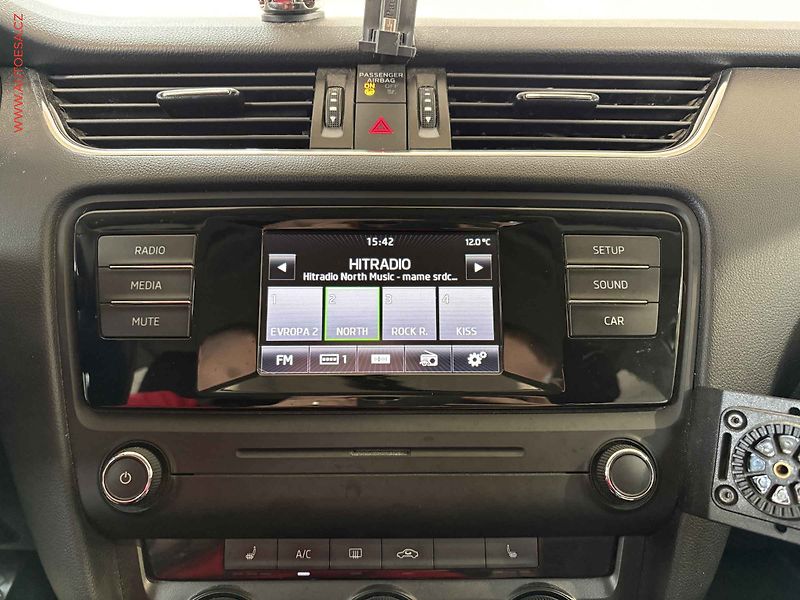 Škoda Octavia (2015) 1.6 TDi, ČR, AC, temp. - fotka 11 z 12