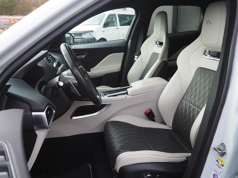 Jaguar F-Pace (2019) 5.0 SVR 550HP, Plný servis - fotka 10 z 43