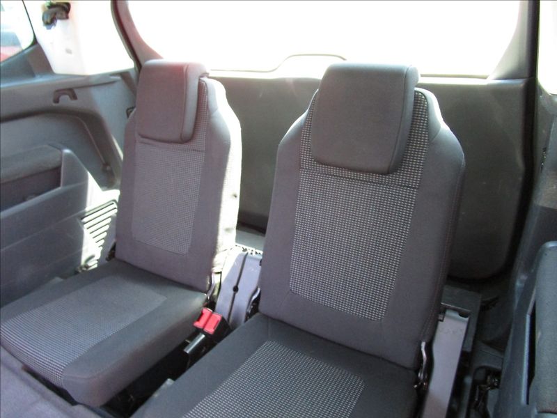 Peugeot 5008 1.6 THP aut. Klima, 7 míst - fotka 37 z 50