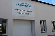 Výroba probíhá v přestavěném statku v Divišově