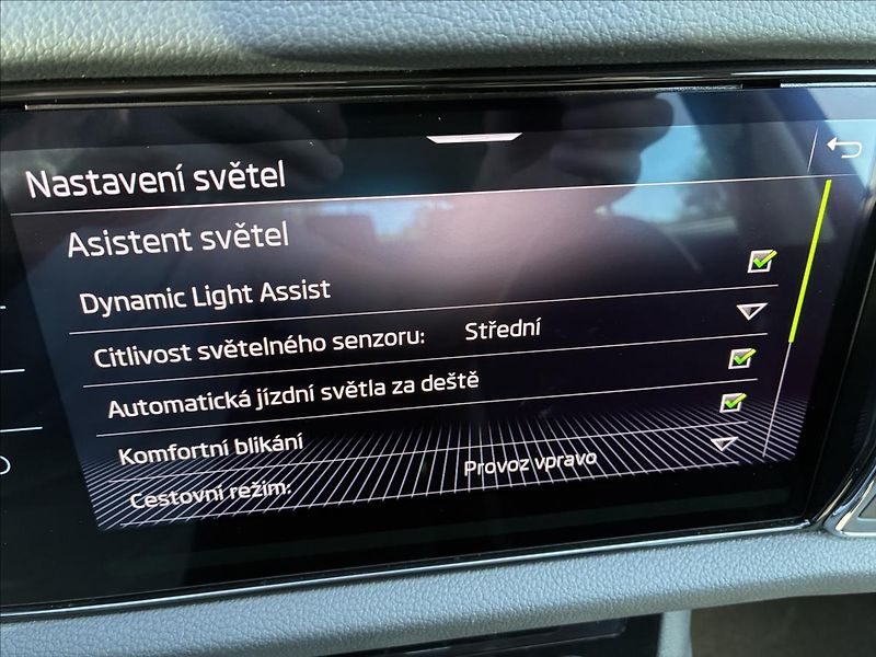 Škoda Kodiaq 2,0 TDI,EL.KUFR,MATRIX-BEAM - fotka 28 z 35