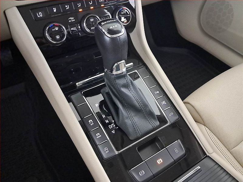 Škoda Superb (2023) Laurin&Klement 2.0 TDI - fotka 13 z 20