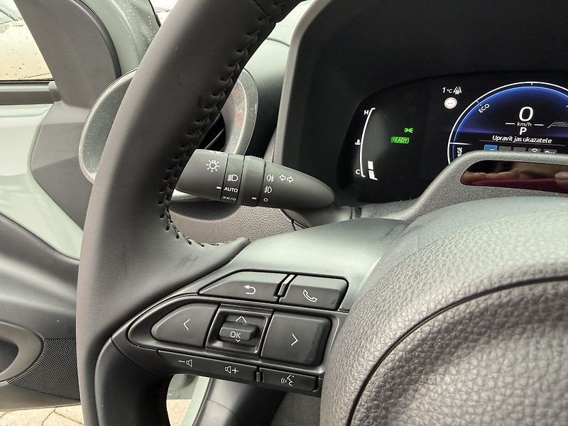 Toyota Aygo 1.5 Hybrid MC26 Style Smart - fotka 18 z 23