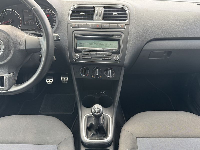 Volkswagen Polo (2011) 1.4i Style Klima Panorama - fotka 10 z 48