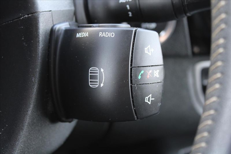Renault Scénic 1,6 dCi  KEYLESS,7.MÍST,BOSE - fotka 18 z 34