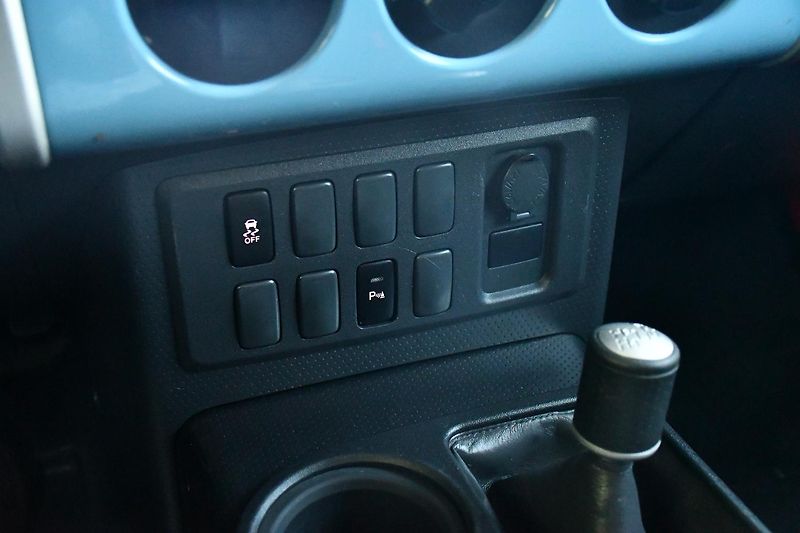Toyota FJ Cruiser 4,0 VVT-i V6 AWD AT - fotka 32 z 50