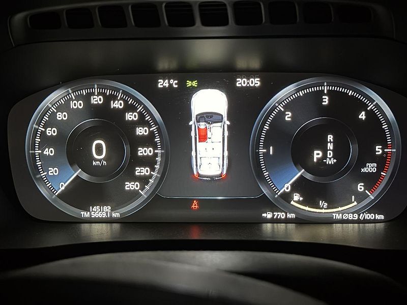 Volvo XC90 B5 Inscription 7m., tažné, DPH - fotka 22 z 31