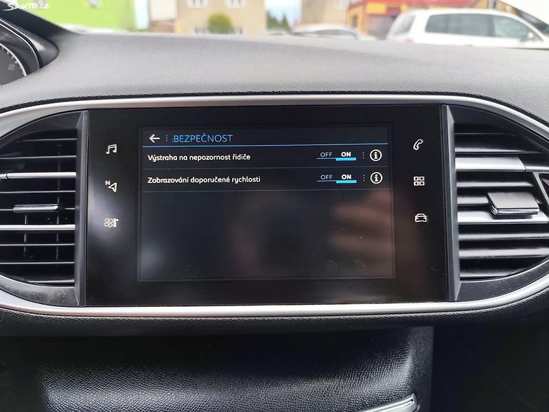 Peugeot 308 (2018) - fotka 31 z 44