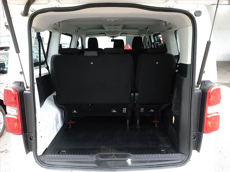 Peugeot Expert (2018) 2.0 BlueHDi, Bus, 9Míst, ČR - fotka 13 z 19