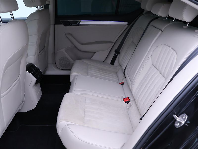 Škoda Superb 2,0 TDI  110 kW DSG DPH CZ - fotka 14 z 43