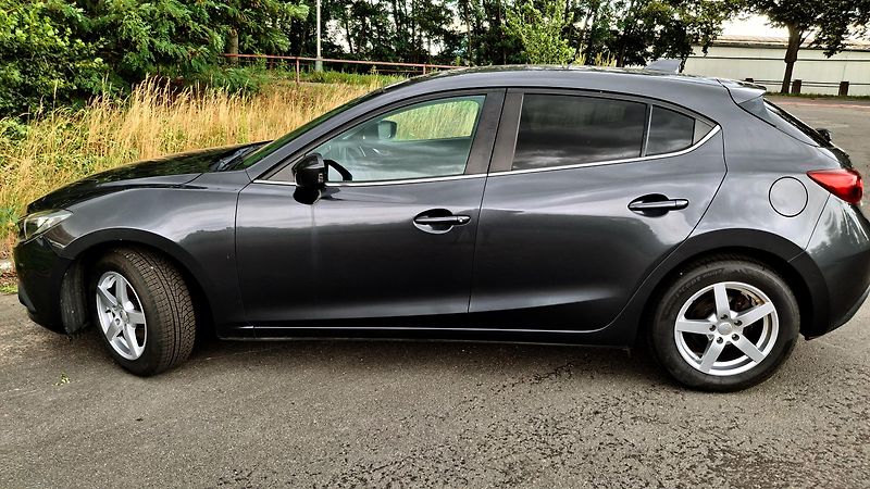Mazda 3 1.5 74kw krásná 1. majitel - fotka 1 z 30