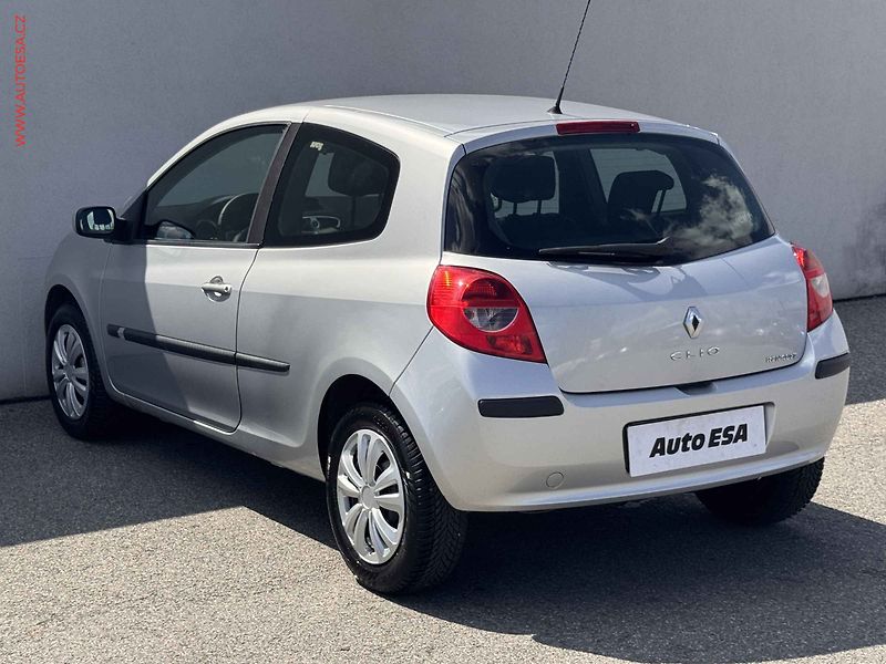 Renault Clio (2007) 1.2i, AC - fotka 4 z 12