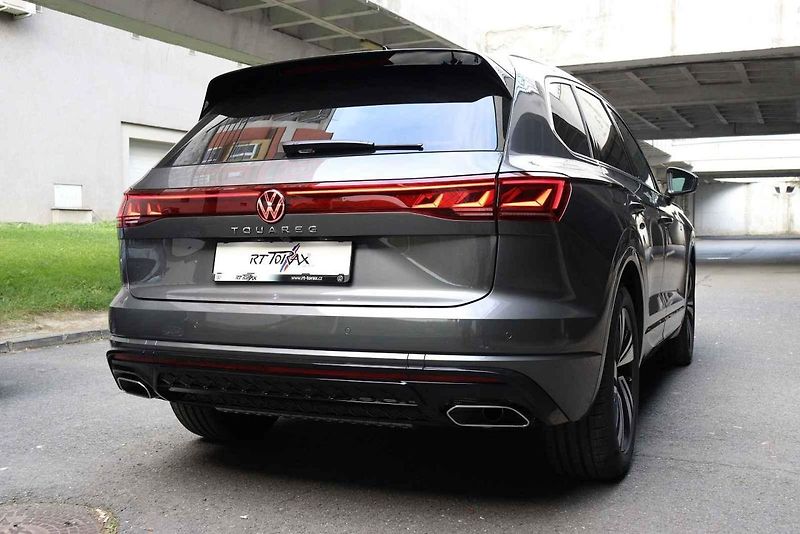 Volkswagen Touareg 3.0 TDI ve výbavě R-line.