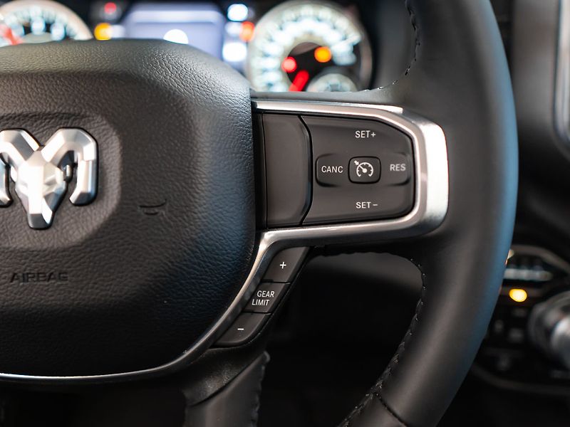 Dodge RAM (2025) 5.7 V8 Laramie Sport 6 LIFT - fotka 24 z 42
