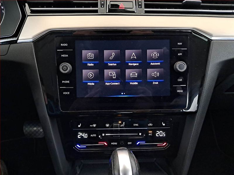 Volkswagen Passat (2020) 1.5 TSI, Automat, Kůže, Navi - fotka 12 z 28