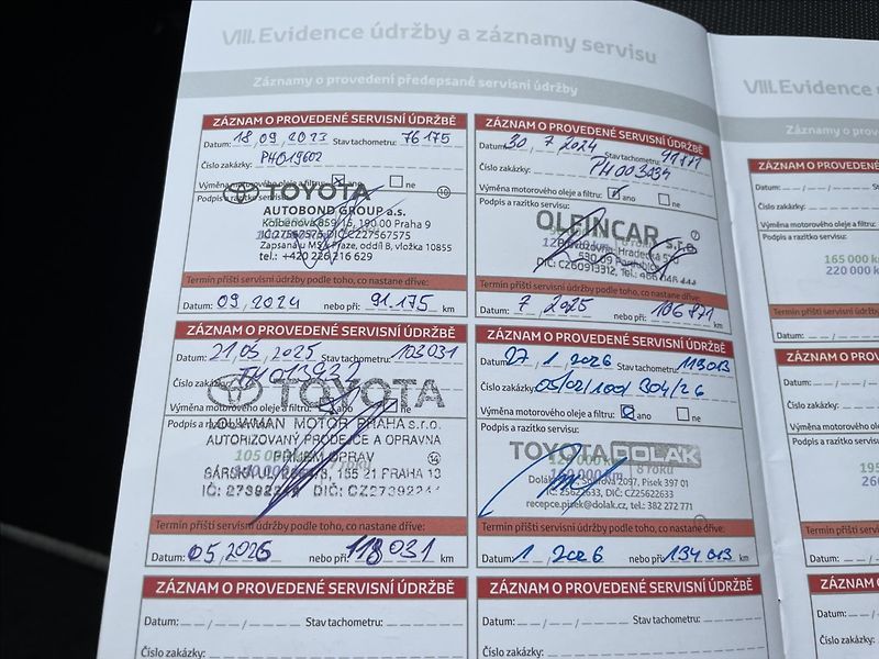 Toyota Corolla 1,8 Hybrid TS ČR.1.MAJ. - fotka 28 z 28