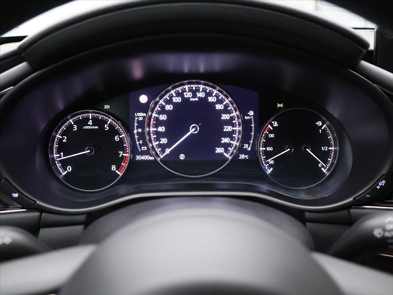Mazda 3 2,0 Skyactiv-X180 GT Plus Bose - fotka 18 z 36