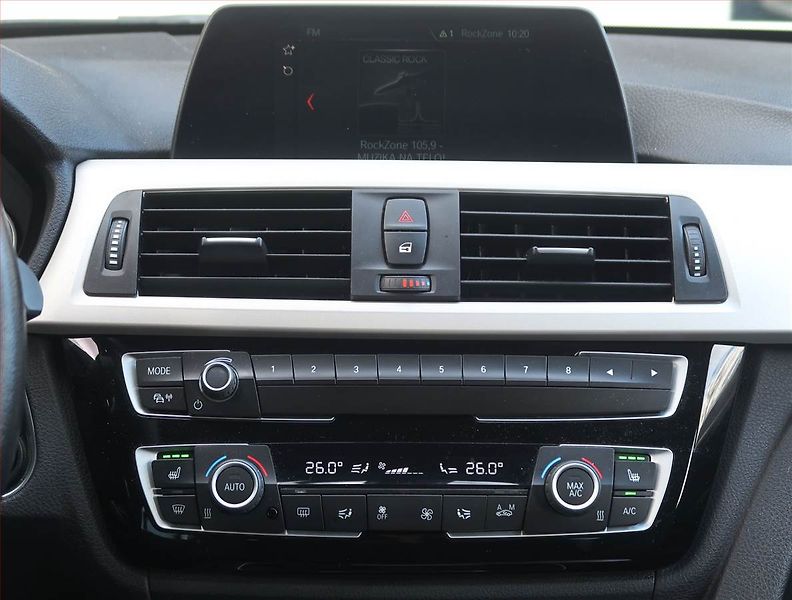 BMW Řada 3 (2018) 318 d, Automat, Serv.kniha - fotka 12 z 16