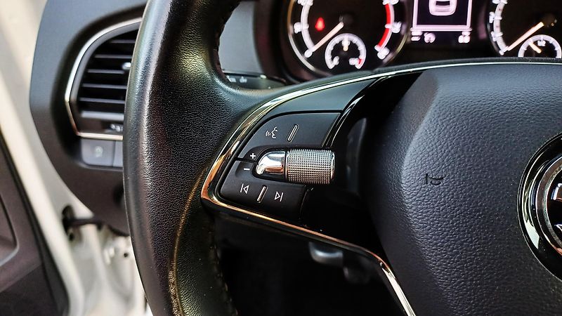 Škoda Fabia combi TSI 70kW-NAVIGACE-TZ-DPH - fotka 26 z 50